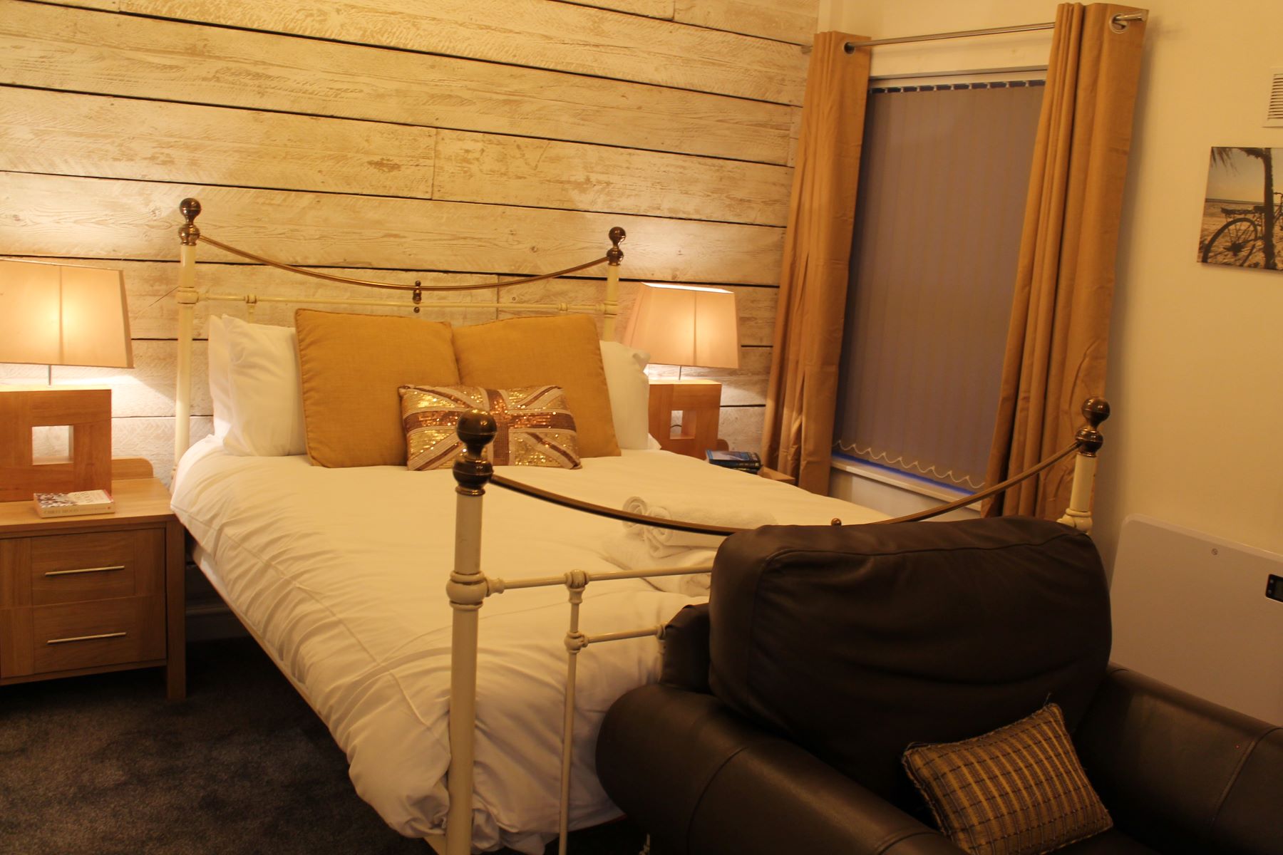 Guest Room - Bridge