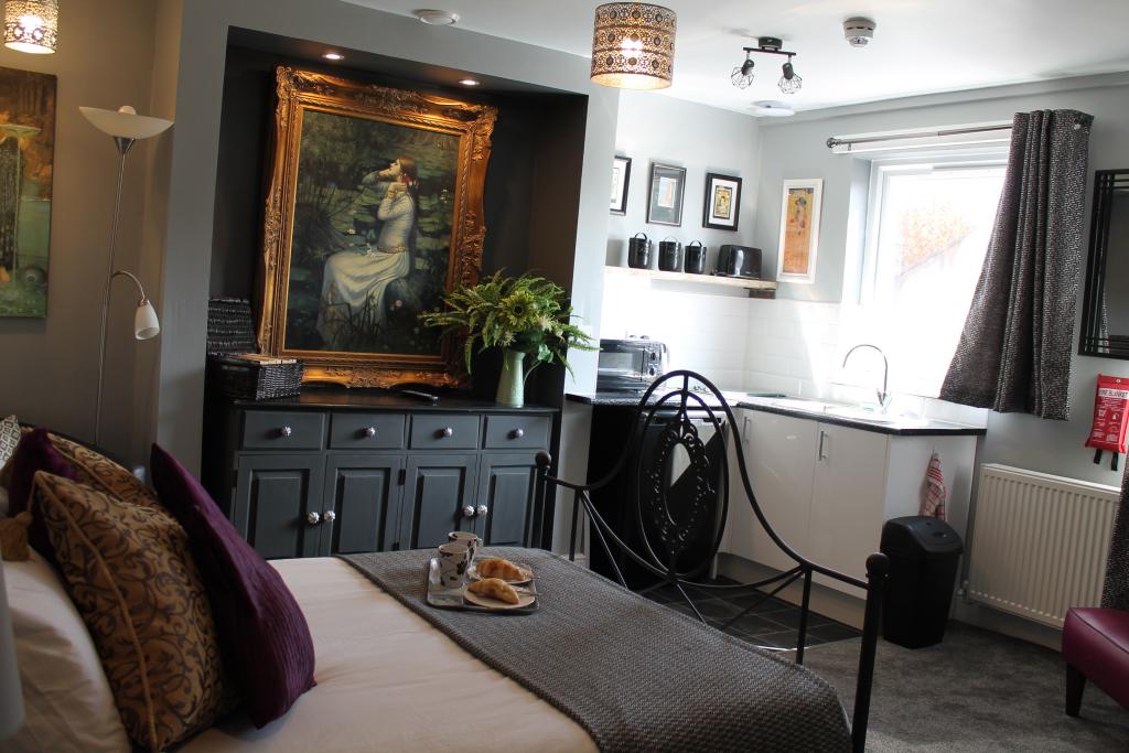 Guest Room - Art Nouveau 2