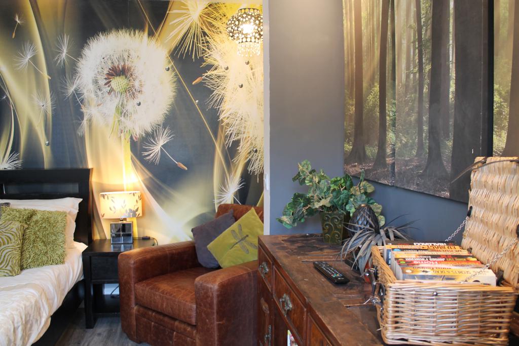 Guest Room - Dandelion